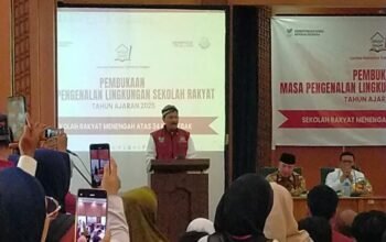 Dihadiri Ratusan Siswa, Mensos Gus Ipul Buka Sekolah Rakyat di Lebak