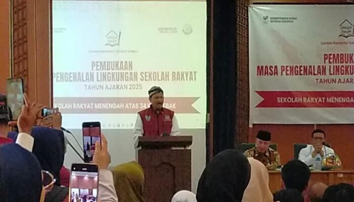 Dihadiri Ratusan Siswa, Mensos Gus Ipul Buka Sekolah Rakyat di Lebak